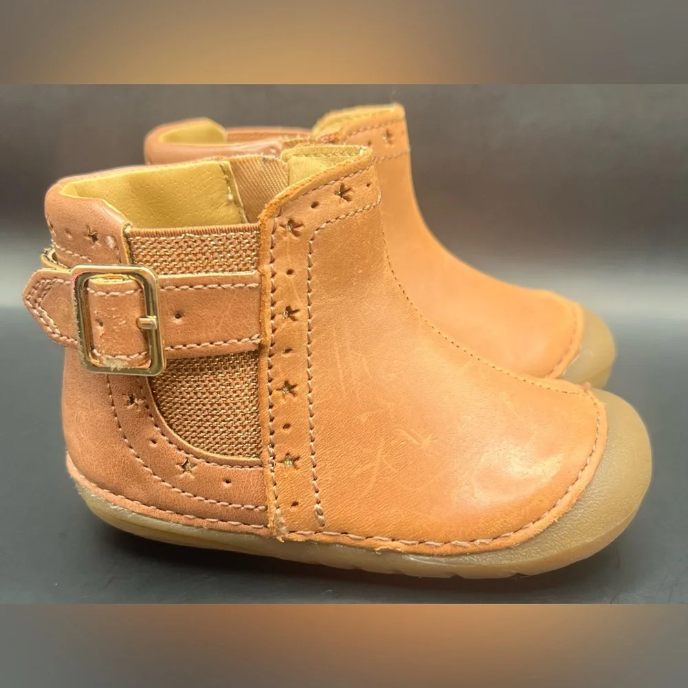 Stride Rite-Kids Tan Leather Ankle Boots with Star‎ Accent, Baby size: 4M, Agnes